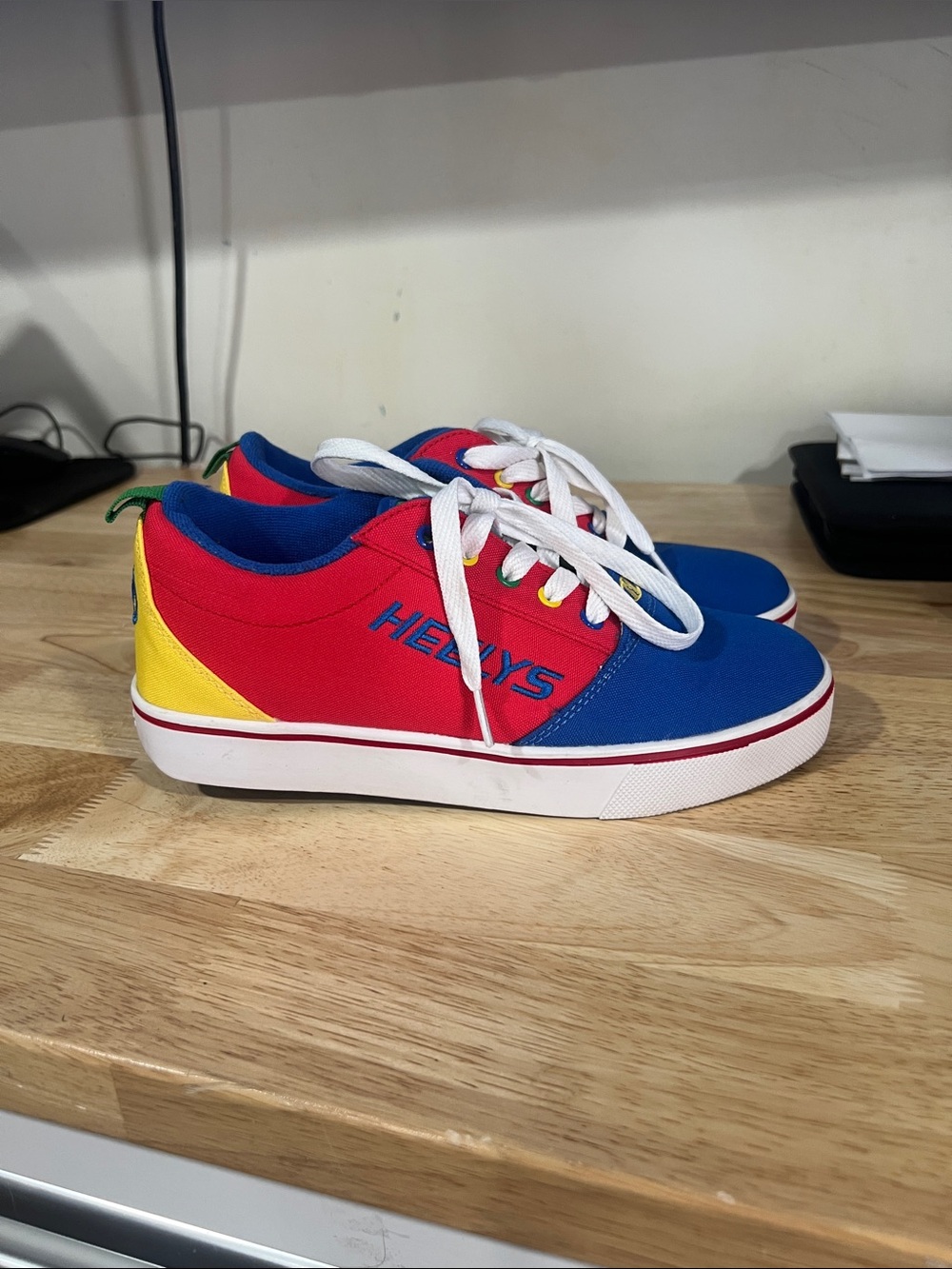 HEELYS GR8 PRO 20 Skate sneaker  blue/red/yellow youth size 6 like new